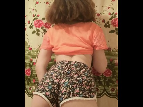 ❤️ مثير فاتنة الشباب تجريد من شورت لها على الكاميرا