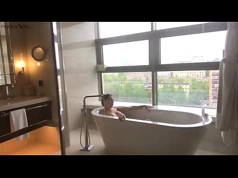 ❤️ فاتنة هائلة بحماس الرجيج من بوسها في الحمام